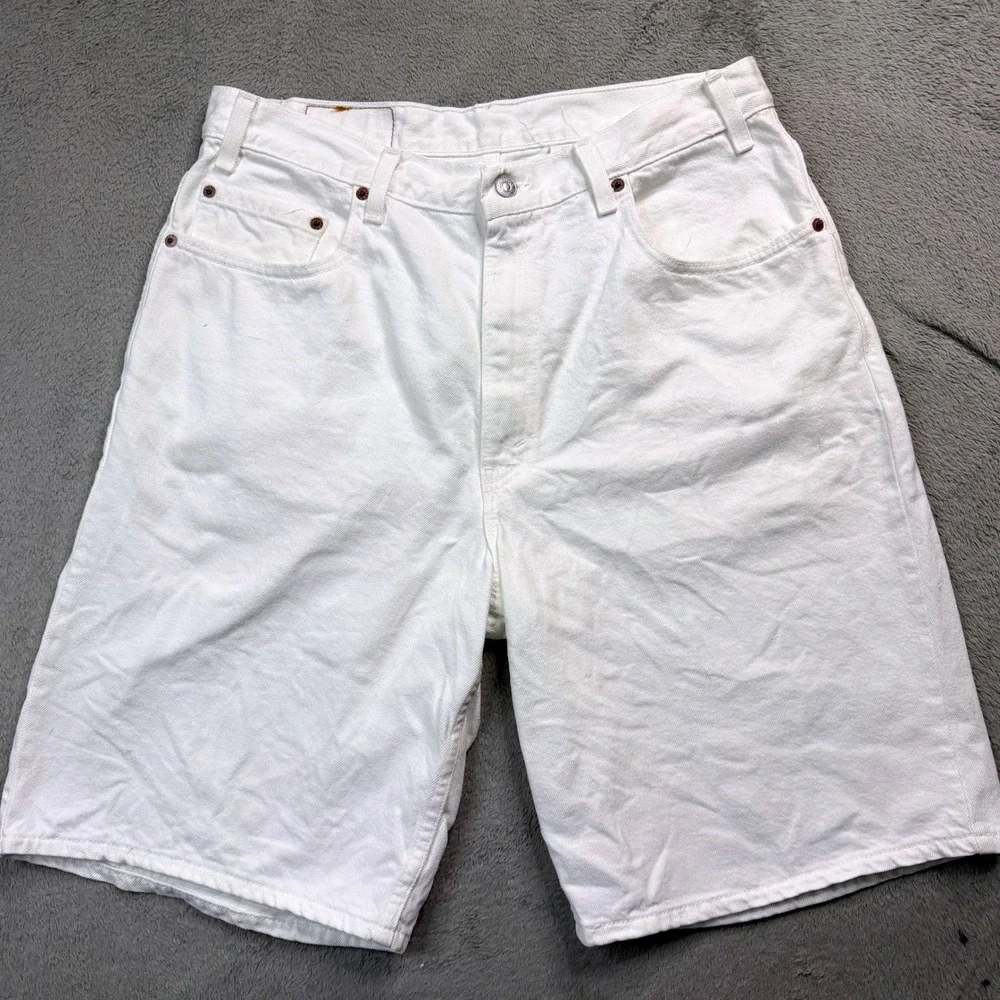 Vintage Levis 560 White Denim Shorts Mens W34in. Loose Fit Made in USA 90s